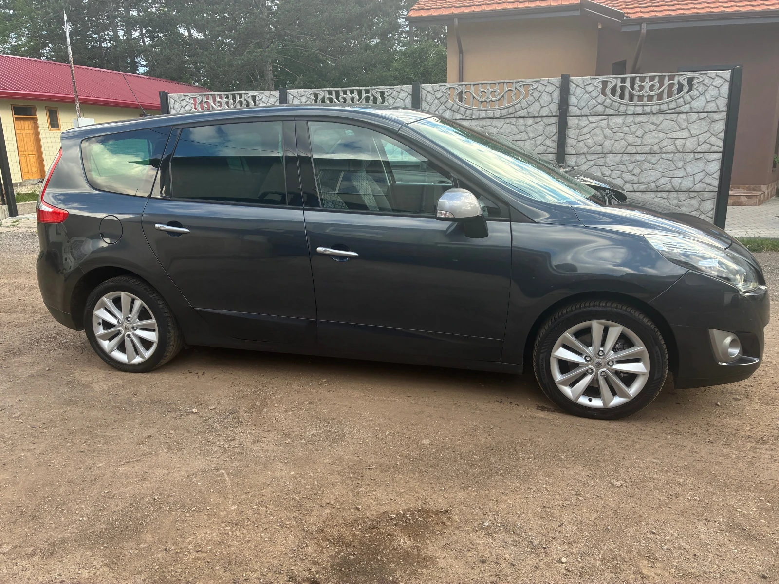 Renault Scenic 1.6i /7места, снимка 3 - Автомобили и джипове - 54912911