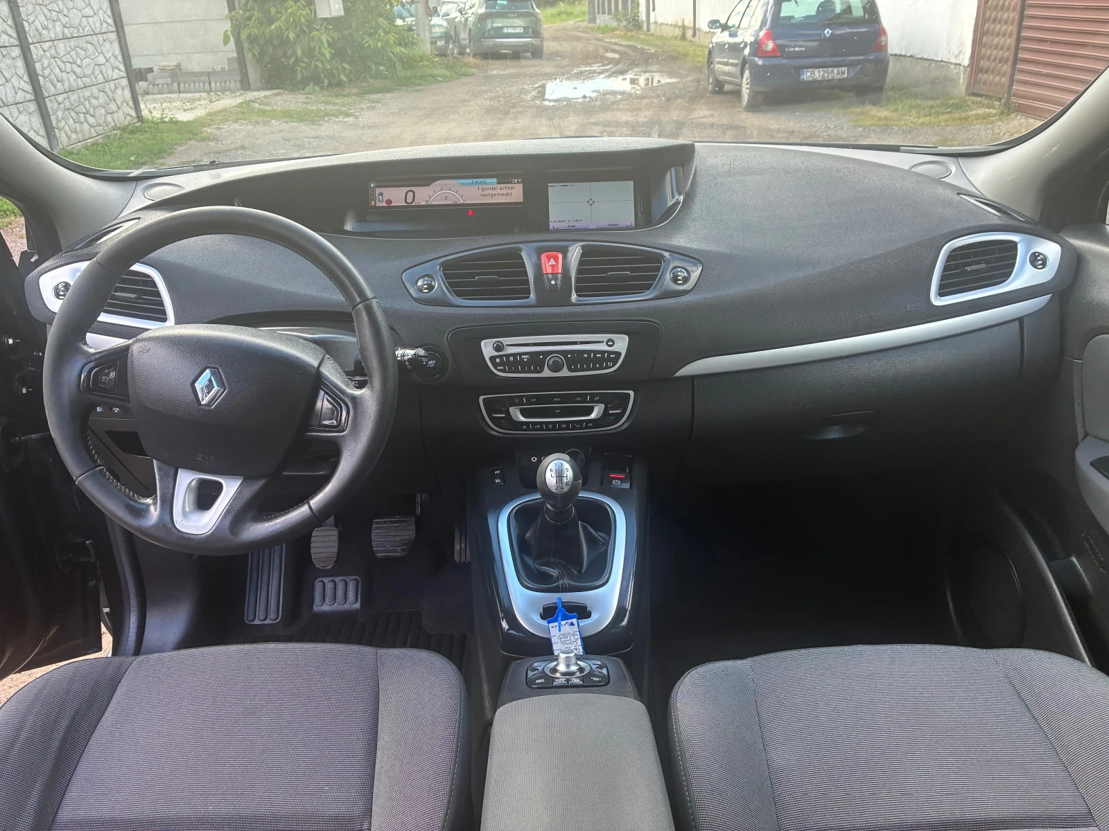 Renault Scenic 1.6i /7места, снимка 7 - Автомобили и джипове - 54912911