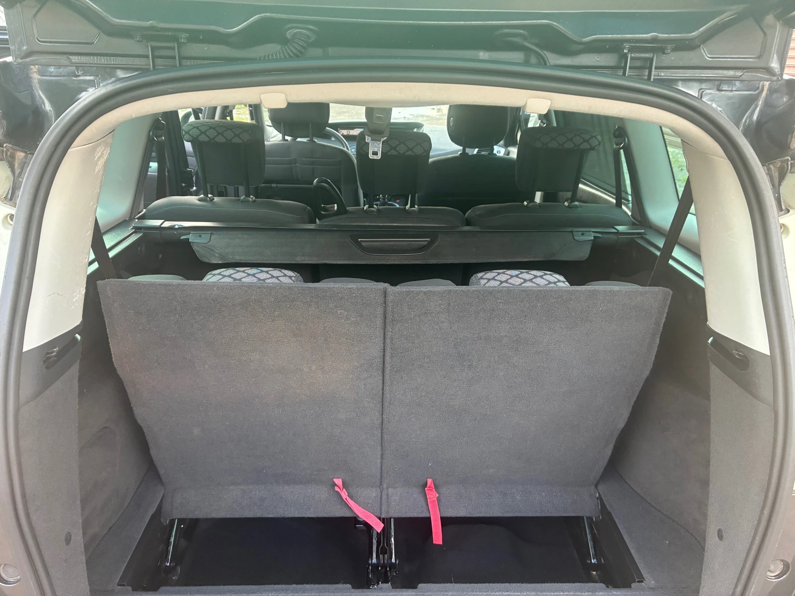 Renault Scenic 1.6i /7места, снимка 9 - Автомобили и джипове - 54912911