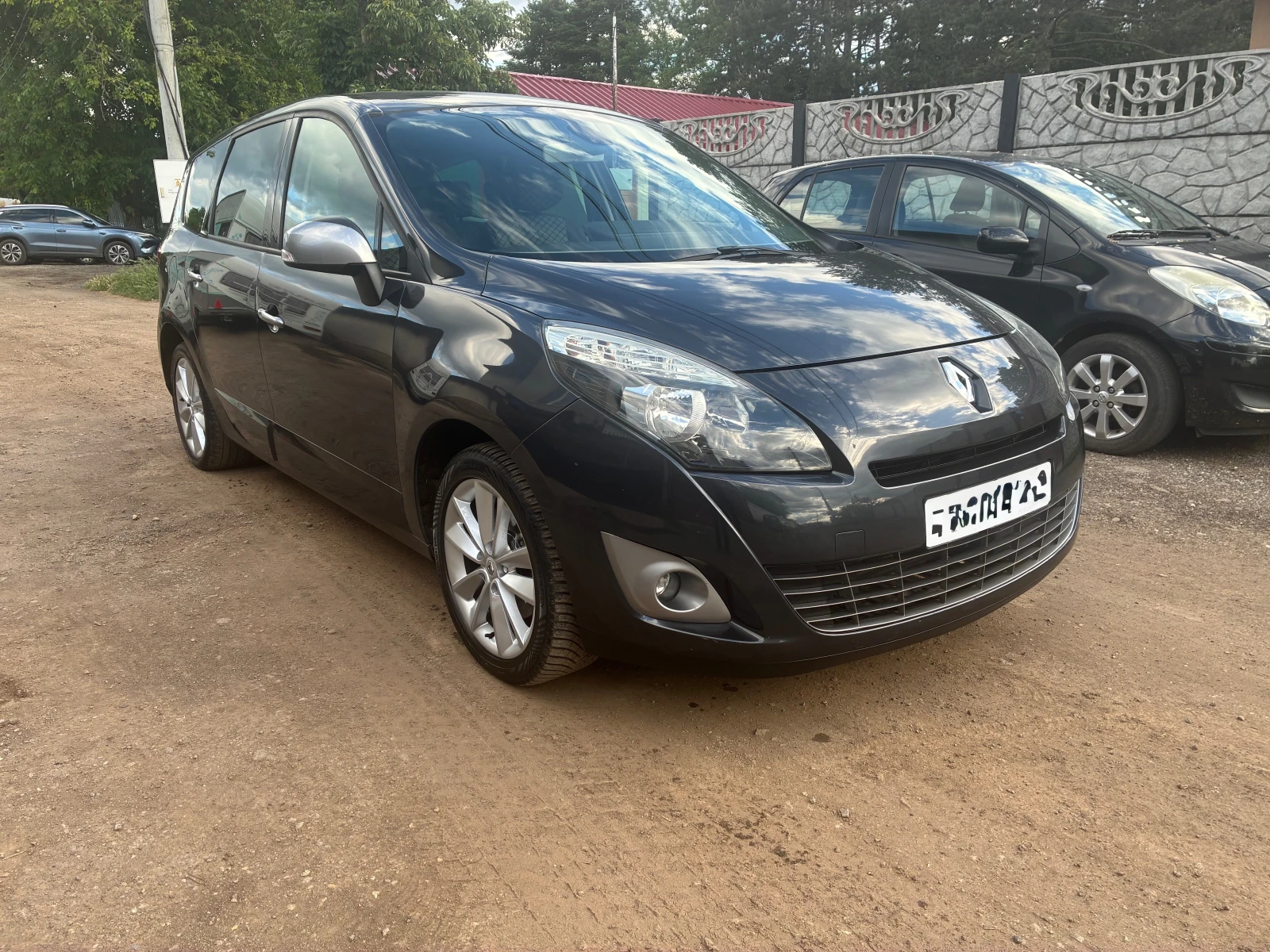 Renault Scenic 1.6i /7места, снимка 2 - Автомобили и джипове - 54912911