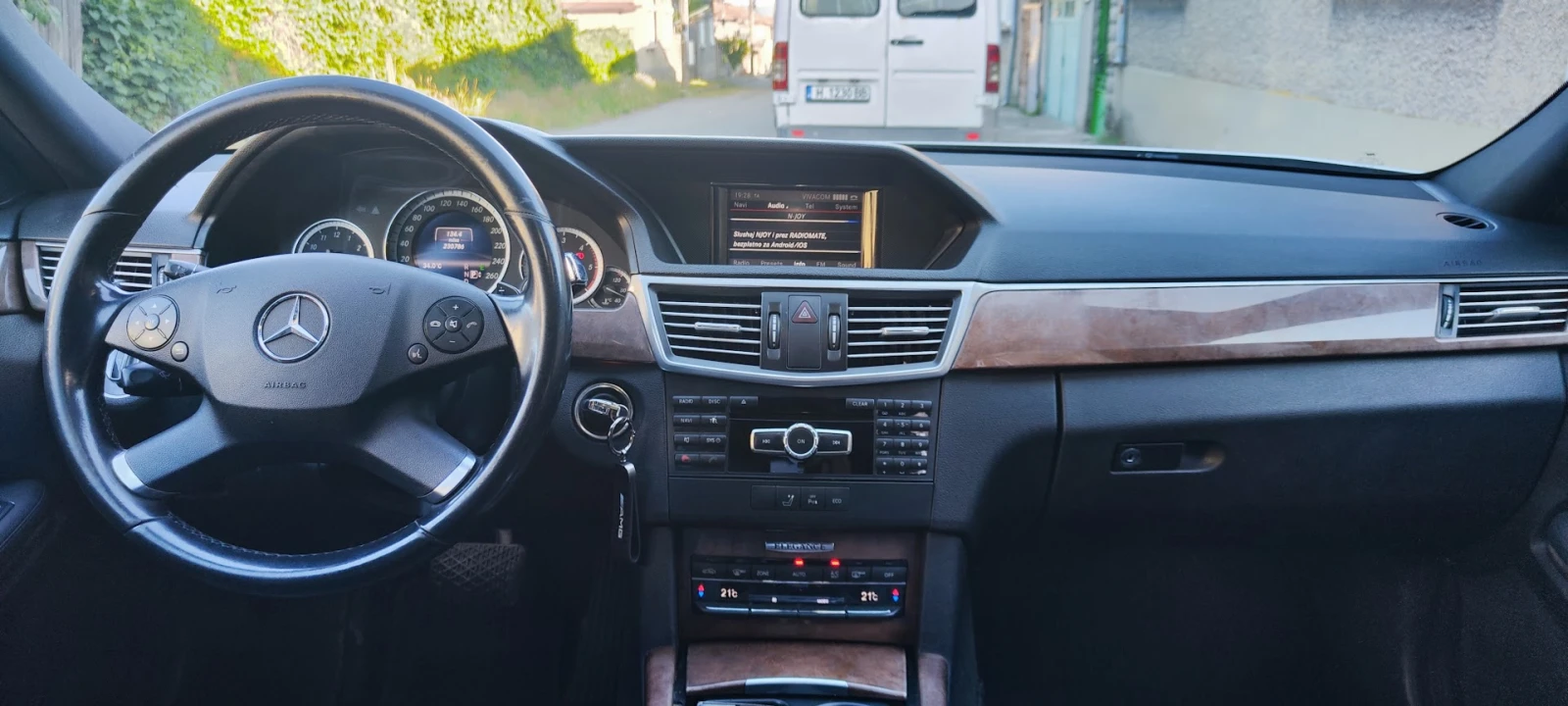 Mercedes-Benz E 300 CDI BlueEFFICIENCY, снимка 6 - Автомобили и джипове - 55400992