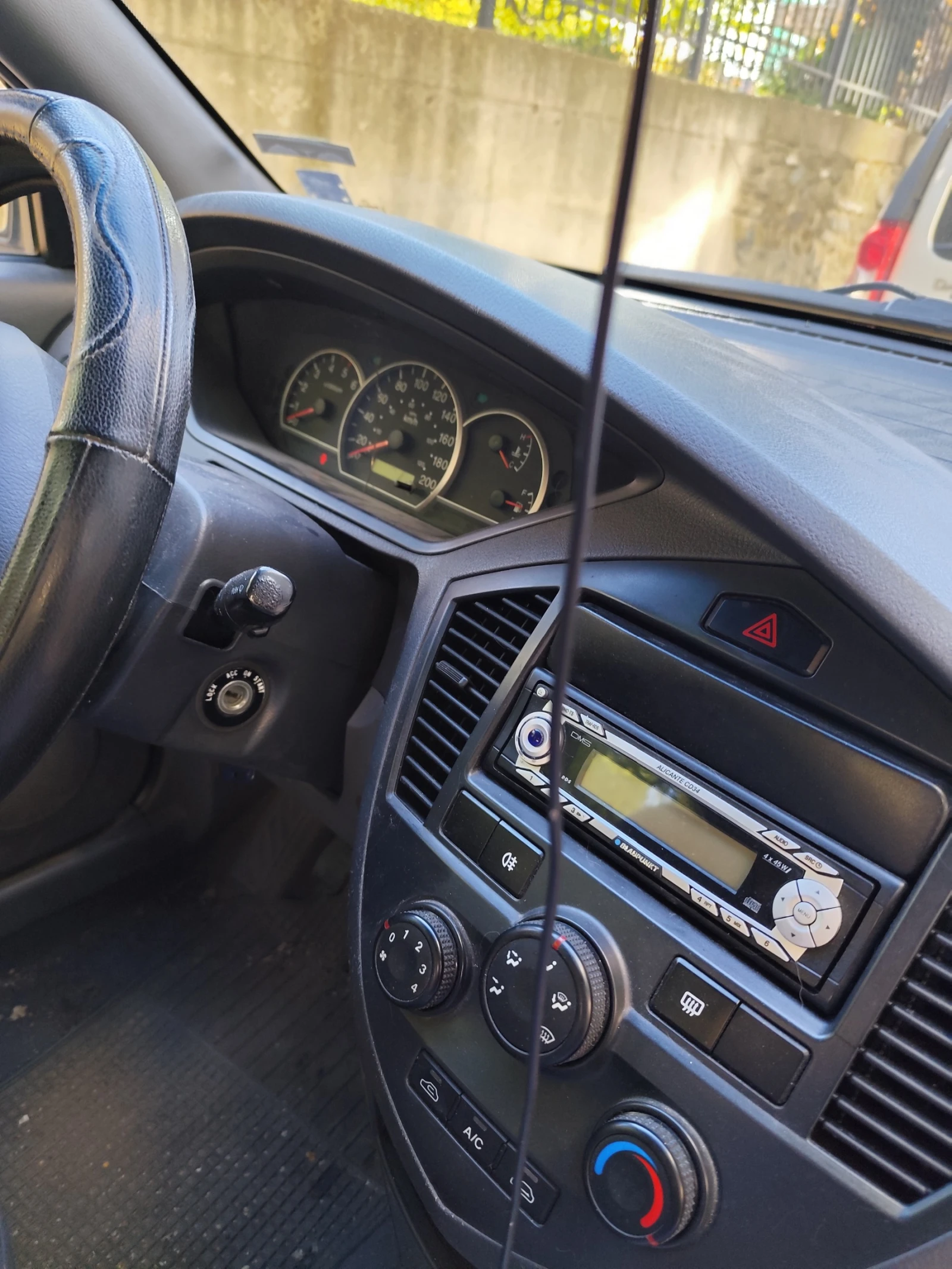 Kia Carens II, снимка 5 - Автомобили и джипове - 55475285