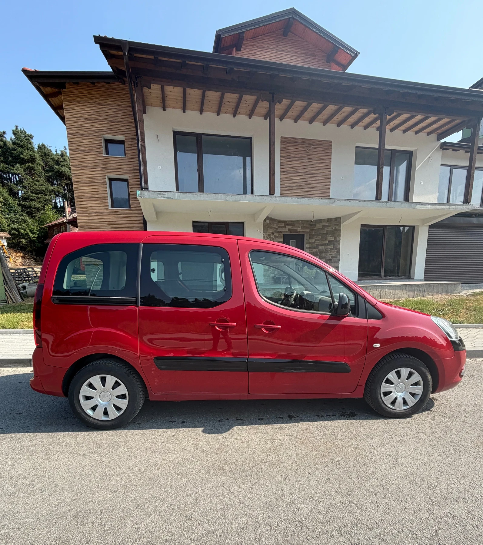 Citroen Berlingo 1.6 HDI Facelift LED, снимка 7 - Автомобили и джипове - 55784817