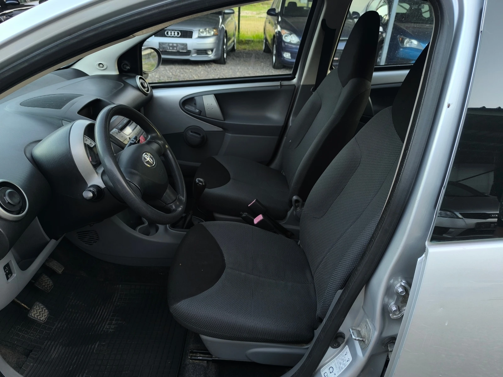 Toyota Aygo -1.0i-68��(������)-��������- | Mobile.bg � ����������� 9