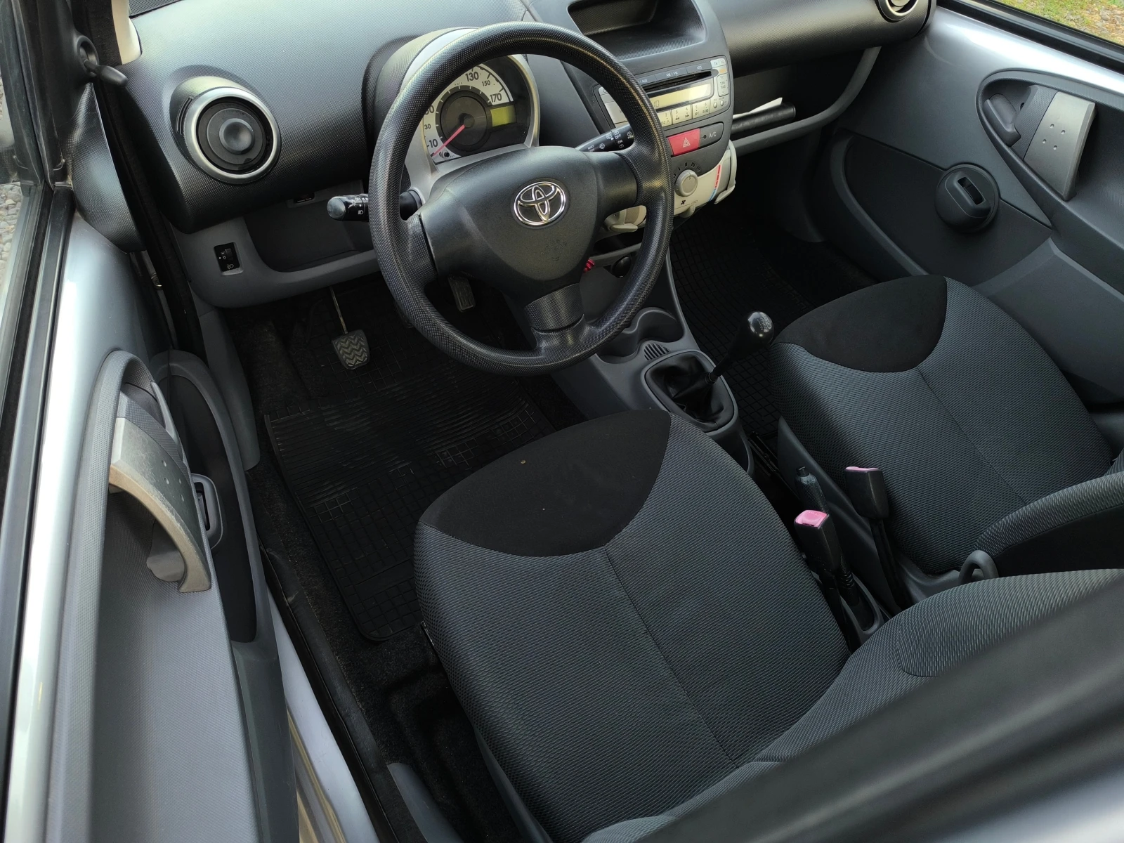 Toyota Aygo -1.0i-68��(������)-��������- | Mobile.bg � ����������� 10