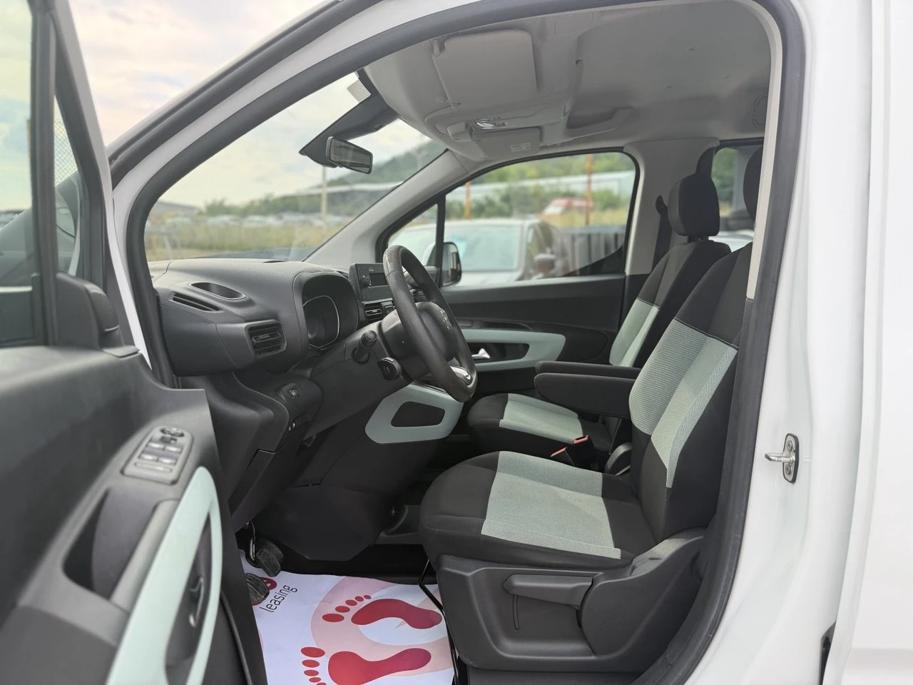 Citroen Berlingo 1.5BlueHDi LONG, снимка 9 - Автомобили и джипове - 56133773