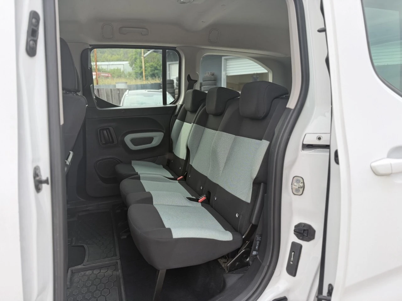 Citroen Berlingo 1.5BlueHDi LONG, снимка 11 - Автомобили и джипове - 56133773