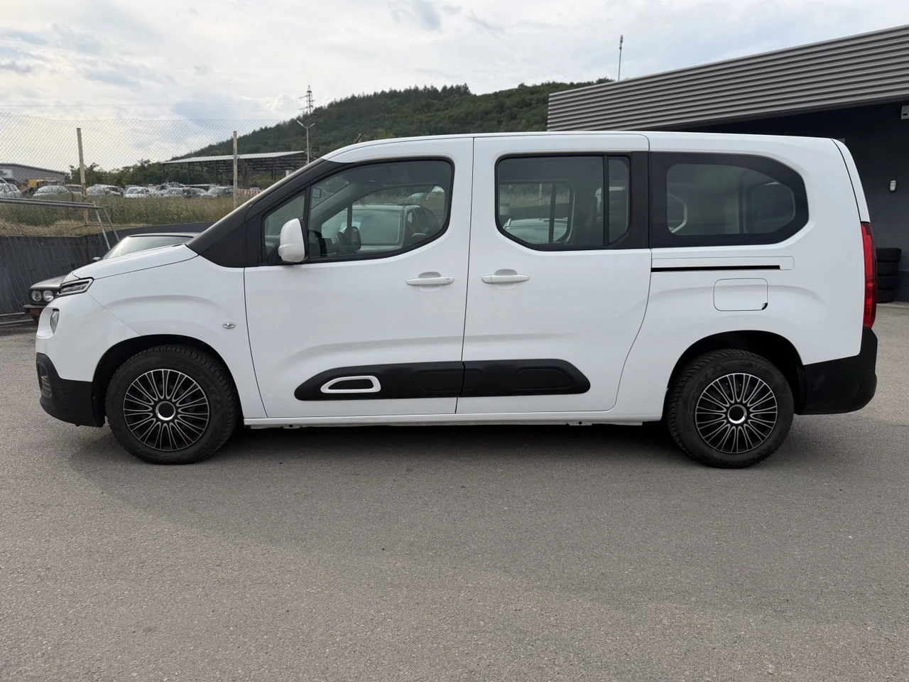 Citroen Berlingo 1.5BlueHDi LONG, снимка 8 - Автомобили и джипове - 56133773