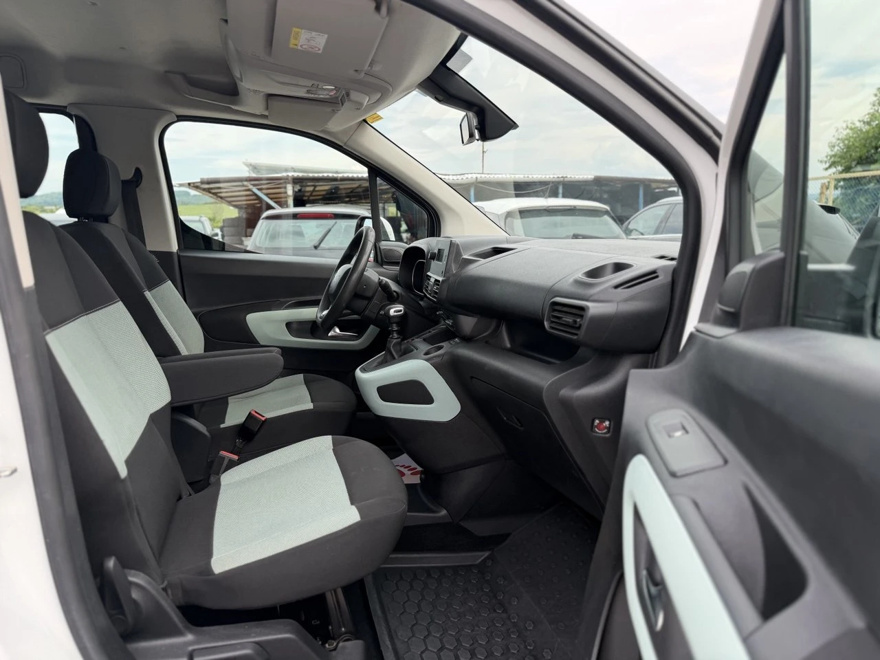 Citroen Berlingo 1.5BlueHDi LONG, снимка 14 - Автомобили и джипове - 56133773