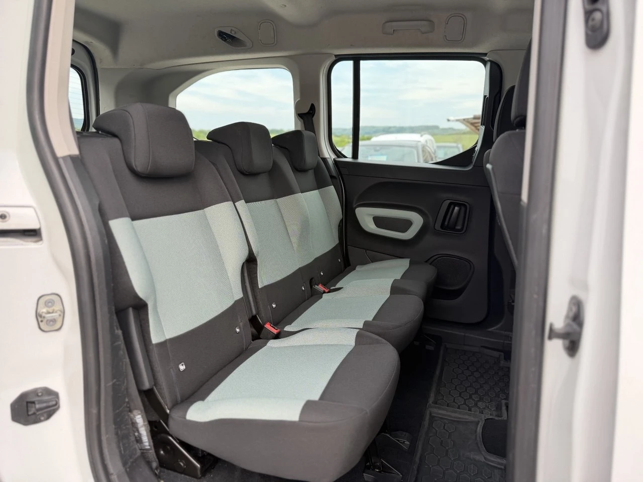 Citroen Berlingo 1.5BlueHDi LONG, снимка 12 - Автомобили и джипове - 56133773