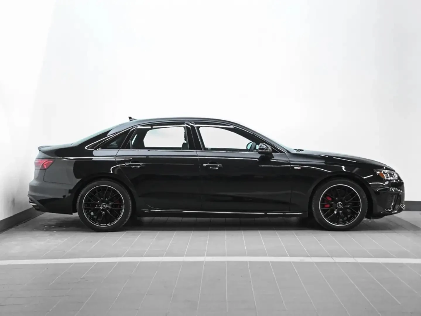 Audi A4 2025* COMPETITION PK* DIS* ALCANTARA* PANO* ������ | Mobile.bg � ����������� 5