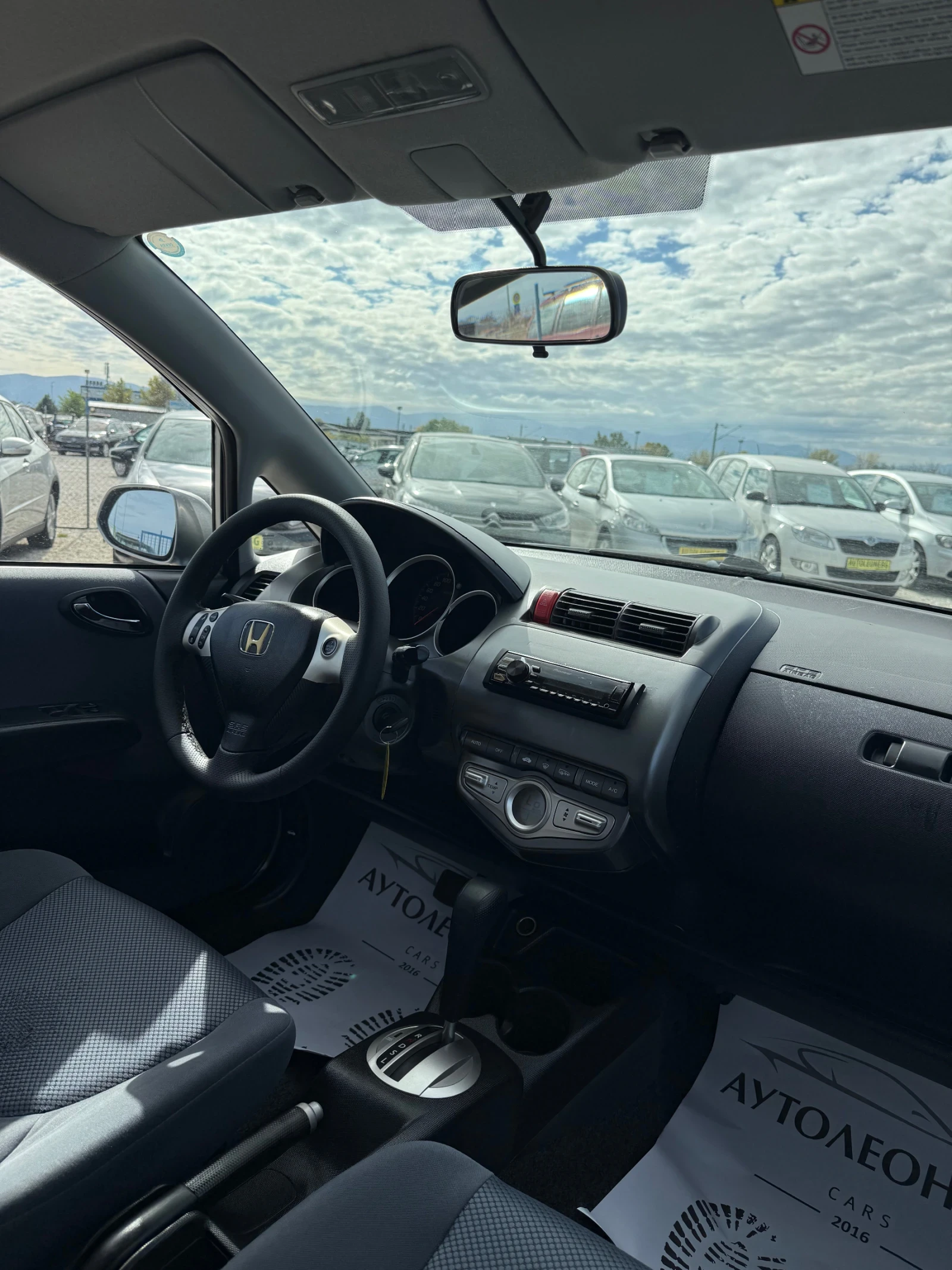 Honda Jazz 1.4i-DSi CVT, снимка 8 - Автомобили и джипове - 56679655