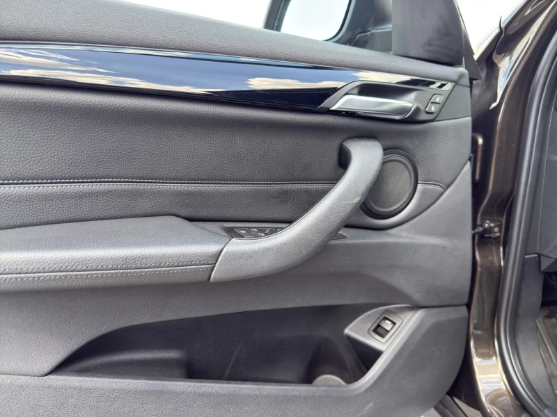 BMW X1 * xDrive25d* Sport Line* LED* PANO* H&K* HUD* , снимка 9 - Автомобили и джипове - 50977869