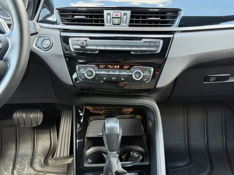 BMW X1 * xDrive25d* Sport Line* LED* PANO* H&K* HUD* , снимка 14 - Автомобили и джипове - 50977869