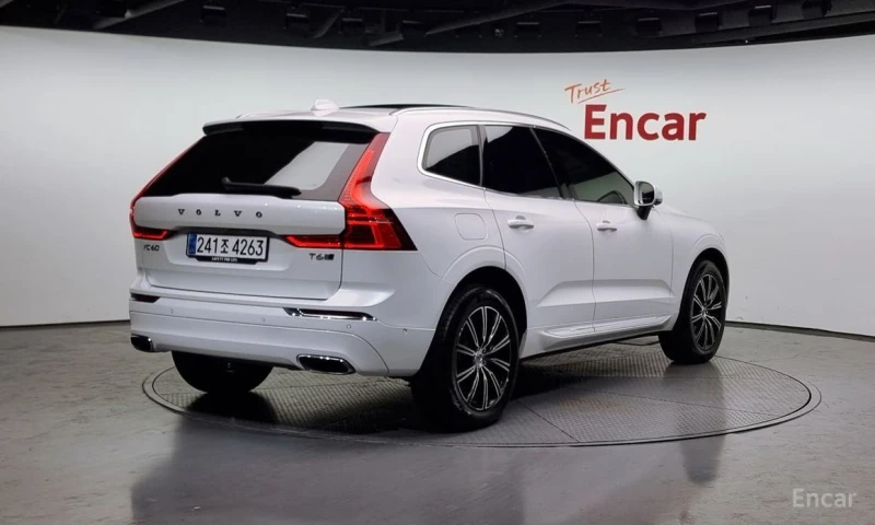 Volvo XC60, снимка 2 - Автомобили и джипове - 52998460