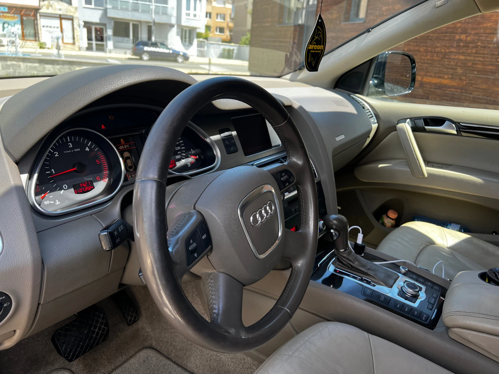 Audi Q7 3.0tdi/ FULL ОБСЛУЖЕН/KEYLESS/6+ 1/TV/NAVI - изображение 9