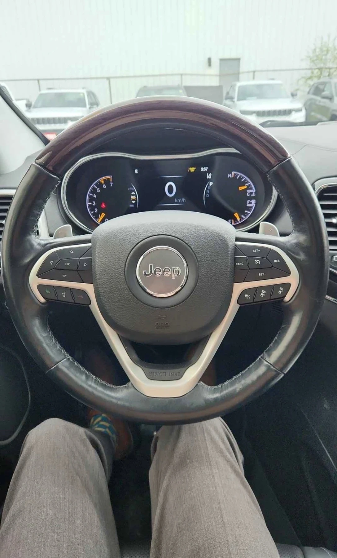 Jeep Grand cherokee SUMMIT * 5.7 HEMI * ВЪЗДУШНО ОКАЧВАНЕ * ОБДУХВАНЕ , снимка 9 - Автомобили и джипове - 54641569