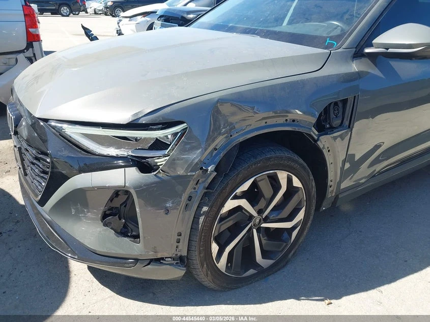 Audi Q8 E-Tron Premium Plus Quattro, снимка 6 - Автомобили и джипове - 54874933