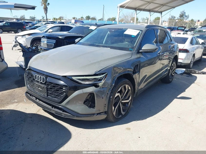 Audi Q8 E-Tron Premium Plus Quattro, снимка 2 - Автомобили и джипове - 54874933