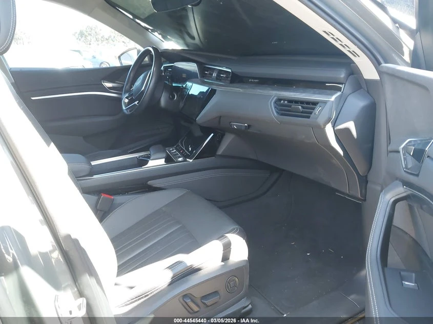 Audi Q8 E-Tron Premium Plus Quattro, снимка 5 - Автомобили и джипове - 54874933