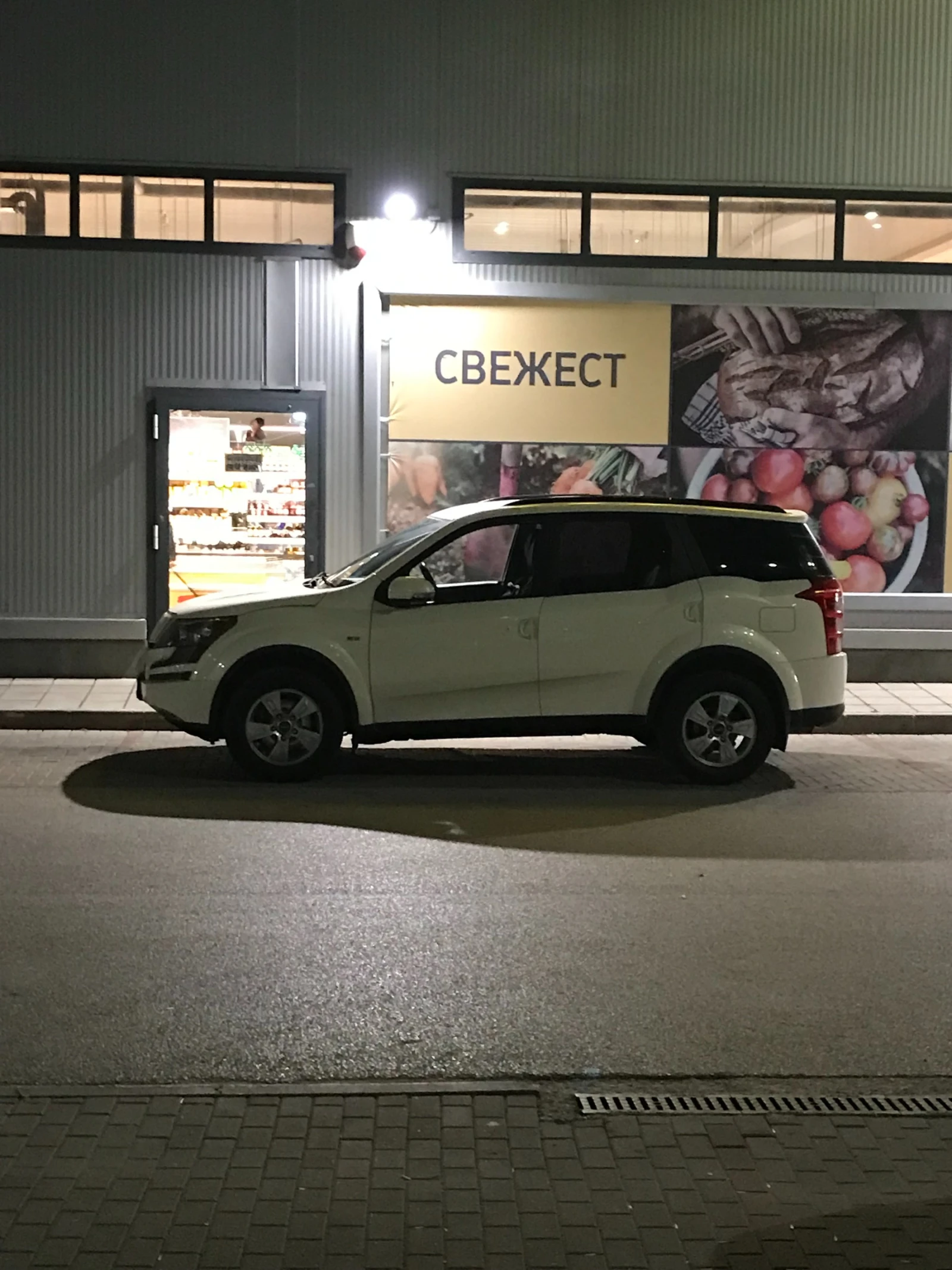 Mahindra XUV 500, снимка 9 - Автомобили и джипове - 55060716
