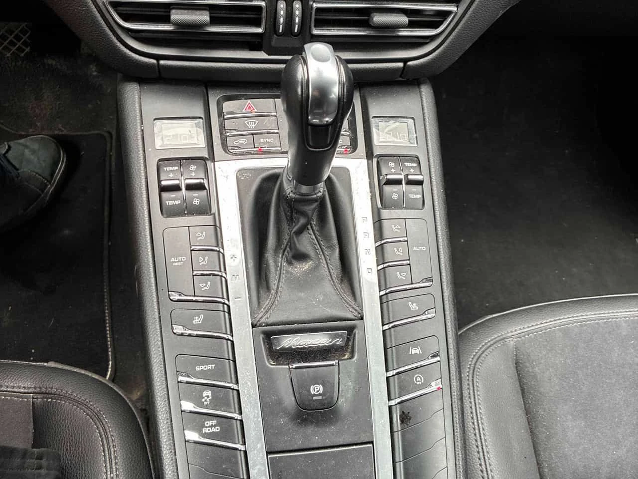 Porsche Macan * AWD * CARFAX * ОПЦИЯ ЗА ФИНАНСИРАНЕ, снимка 12 - Автомобили и джипове - 55467471
