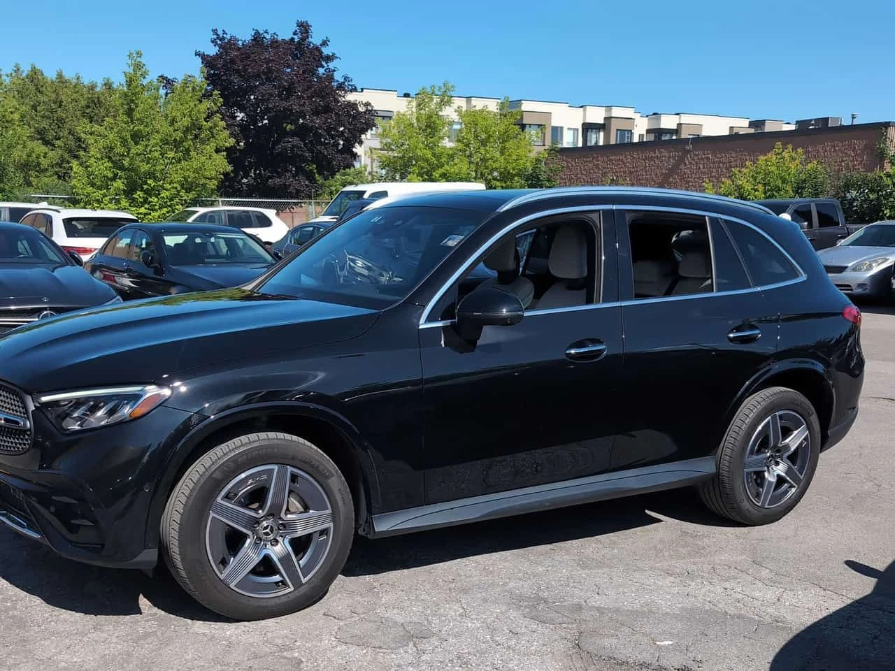 Mercedes-Benz GLC 300 4MATIC | CARFAX | АВТОКРЕДИТ БЕЗ ПЪРВОНАЧАЛНА, снимка 3 - Автомобили и джипове - 55482788