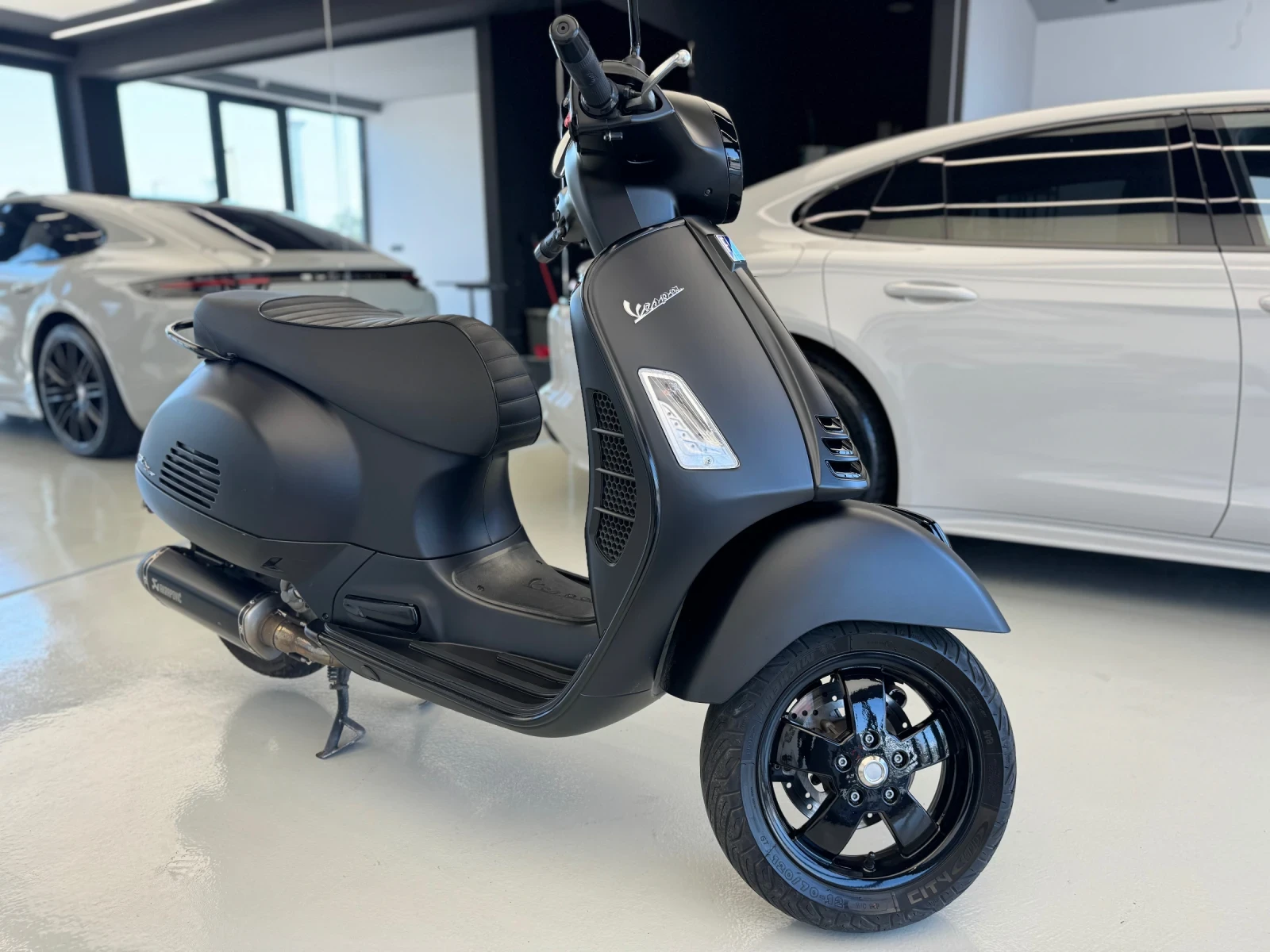 Vespa 300 GTS Notte AKRAPOVIC - изображение 8