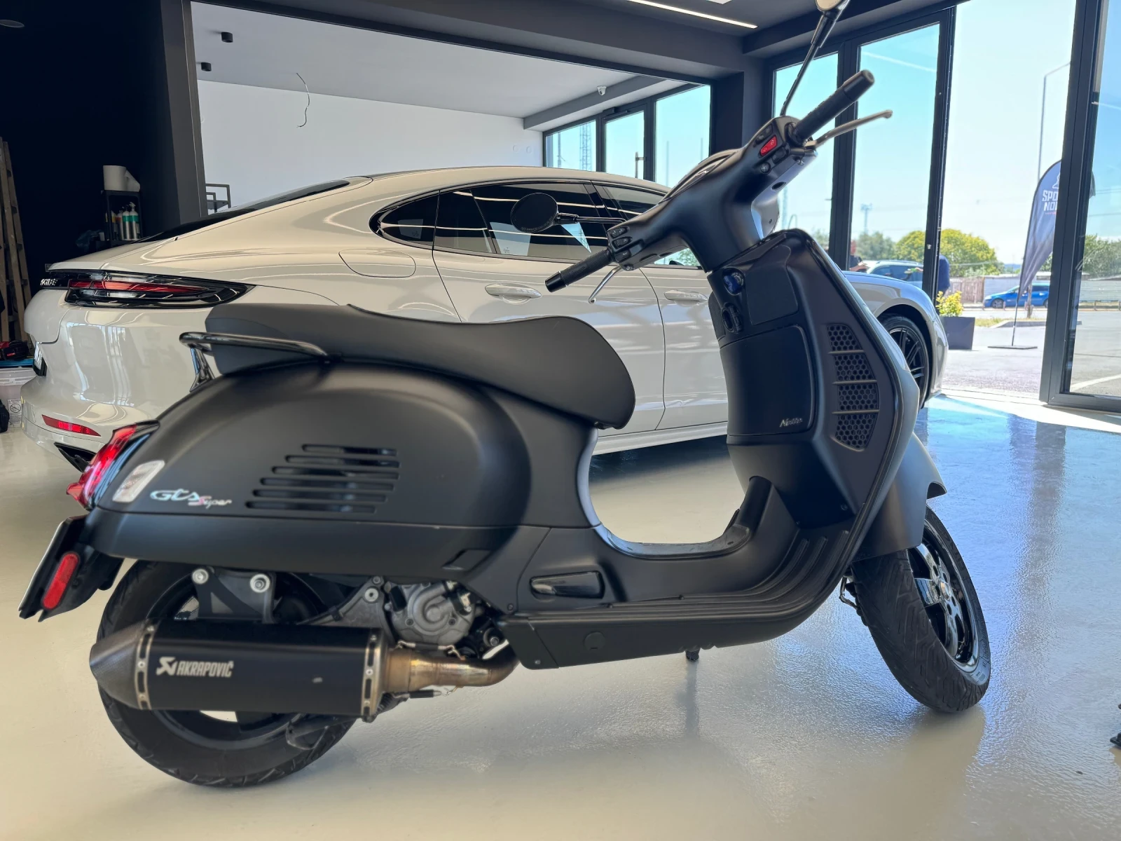 Vespa 300 GTS Notte AKRAPOVIC - изображение 3