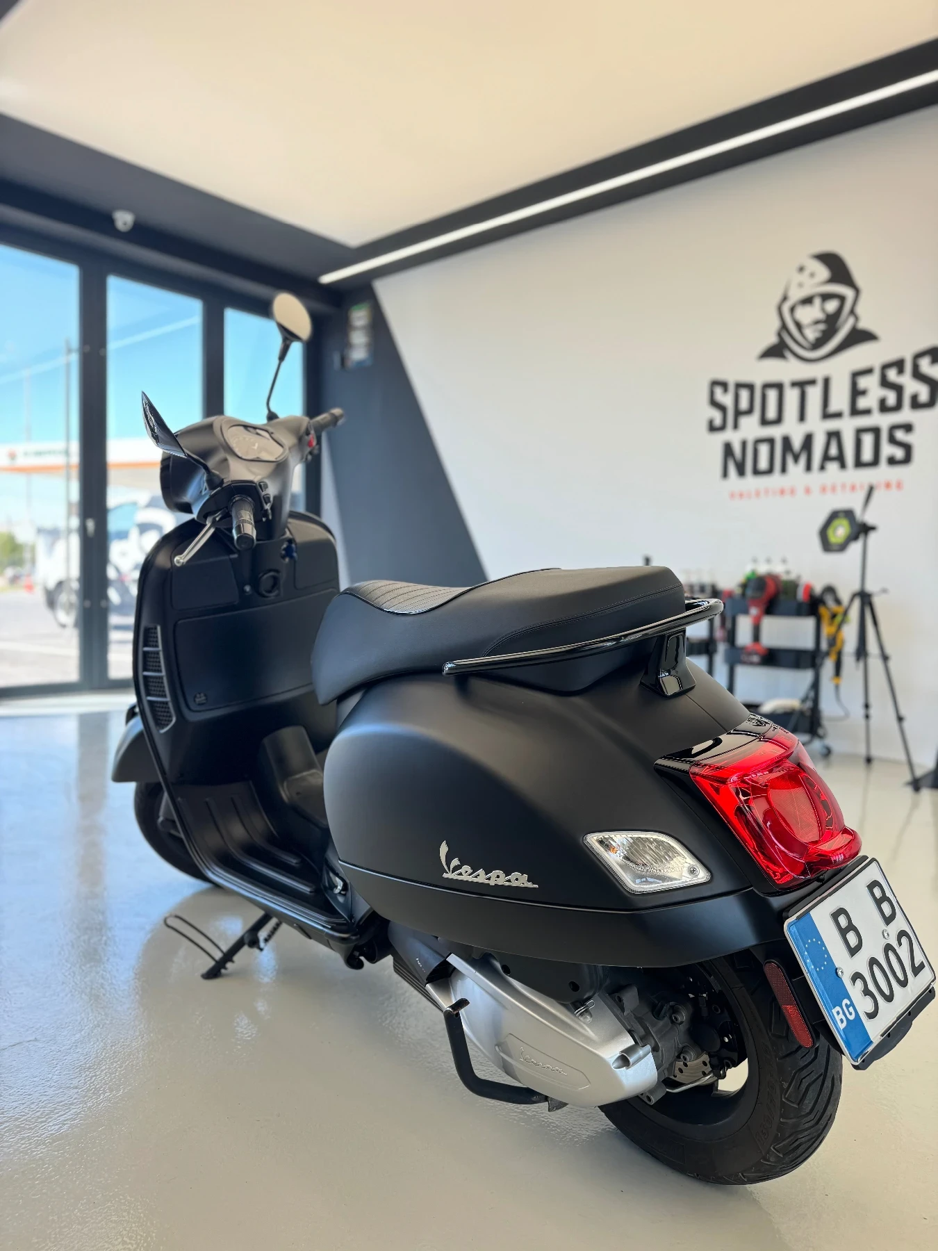 Vespa 300 GTS Notte AKRAPOVIC - изображение 2