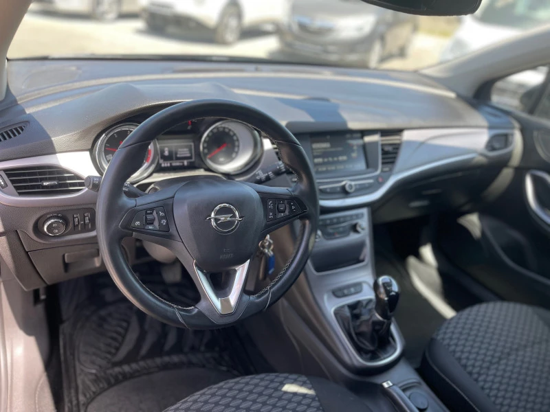 Opel Astra 1.6CDTI-6ск!LED!NAVI!CARPLAY-156000km, снимка 8 - Автомобили и джипове - 46348460