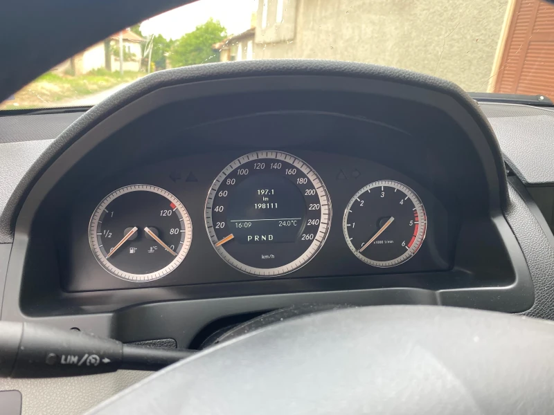 Mercedes-Benz C 220, снимка 3 - Автомобили и джипове - 52674036