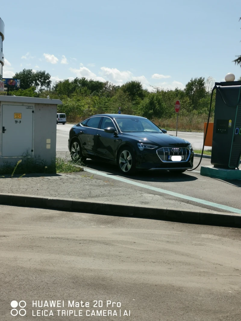 Audi E-Tron, снимка 2 - Автомобили и джипове - 52233102
