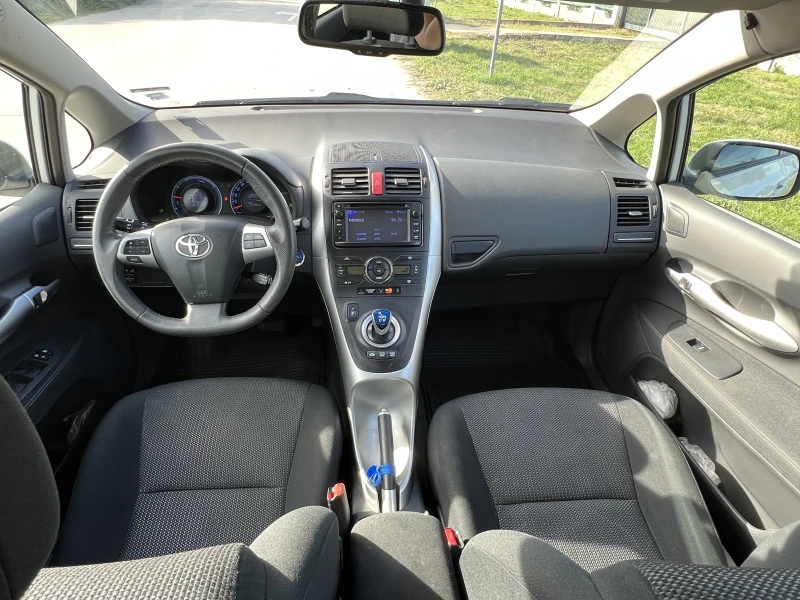Toyota Auris, снимка 6 - Автомобили и джипове - 52852967