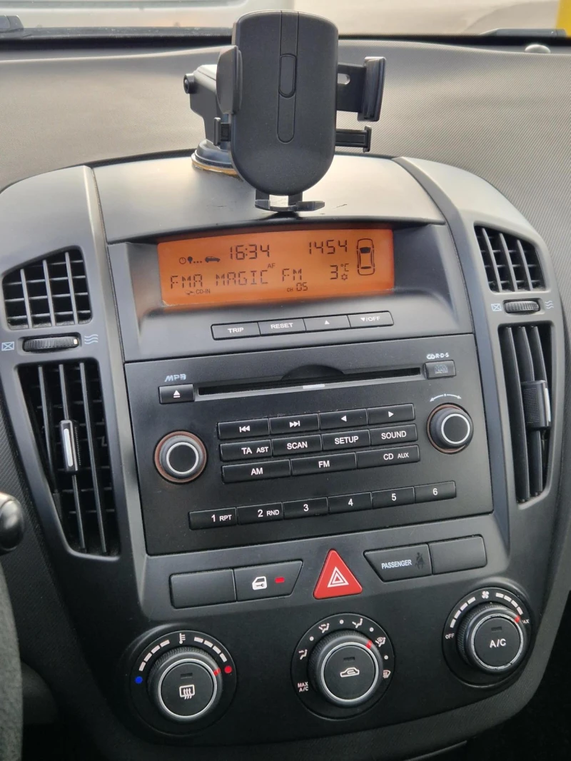 Kia Ceed GAZ/Benzin, снимка 17 - Автомобили и джипове - 53524314