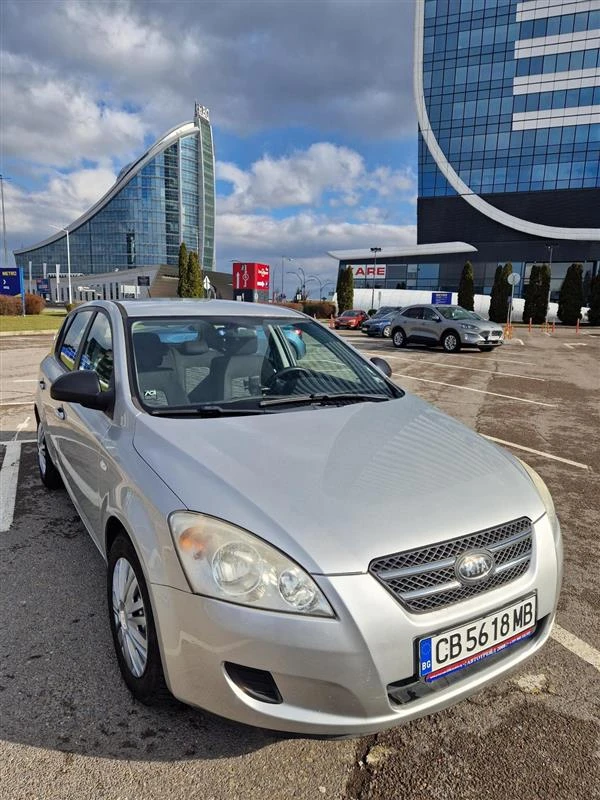 Kia Ceed GAZ/Benzin, снимка 6 - Автомобили и джипове - 53524314