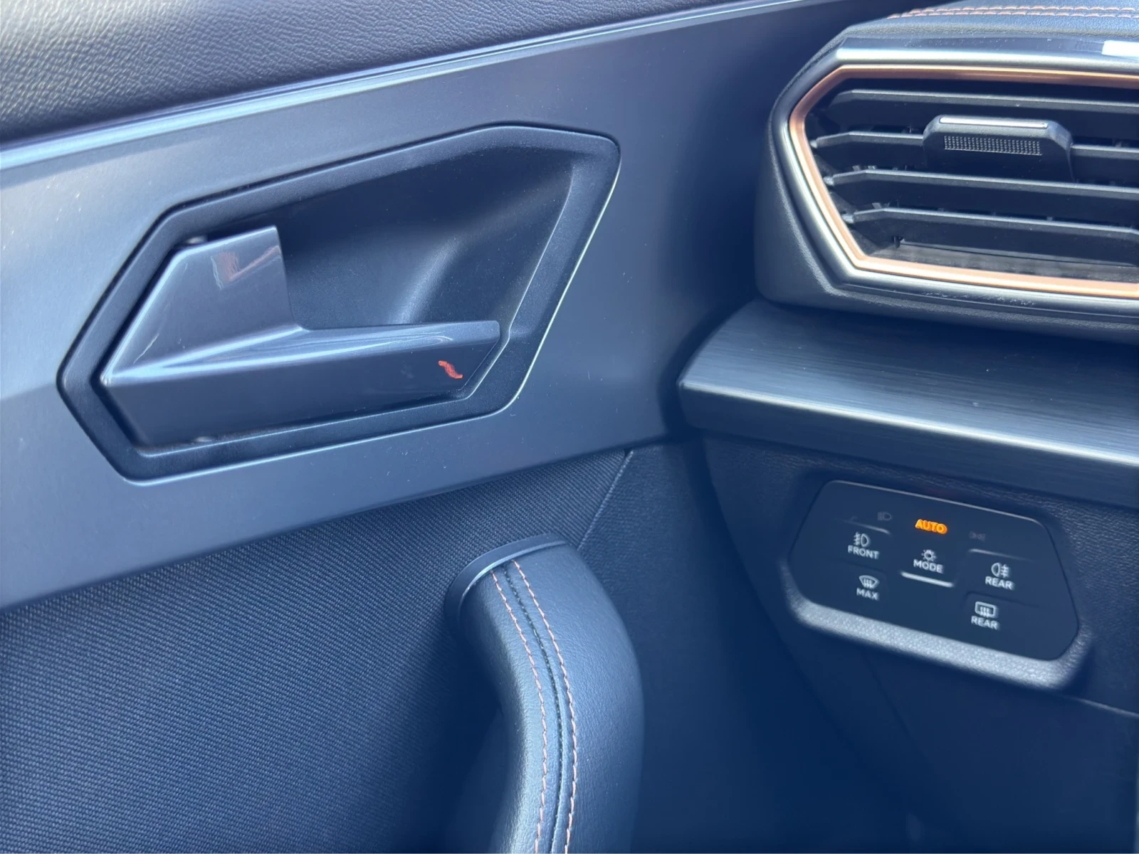 Cupra Formentor 1.5 TSI* DISTR* KEYLESS* CAMERA* CARPLAY - изображение 7