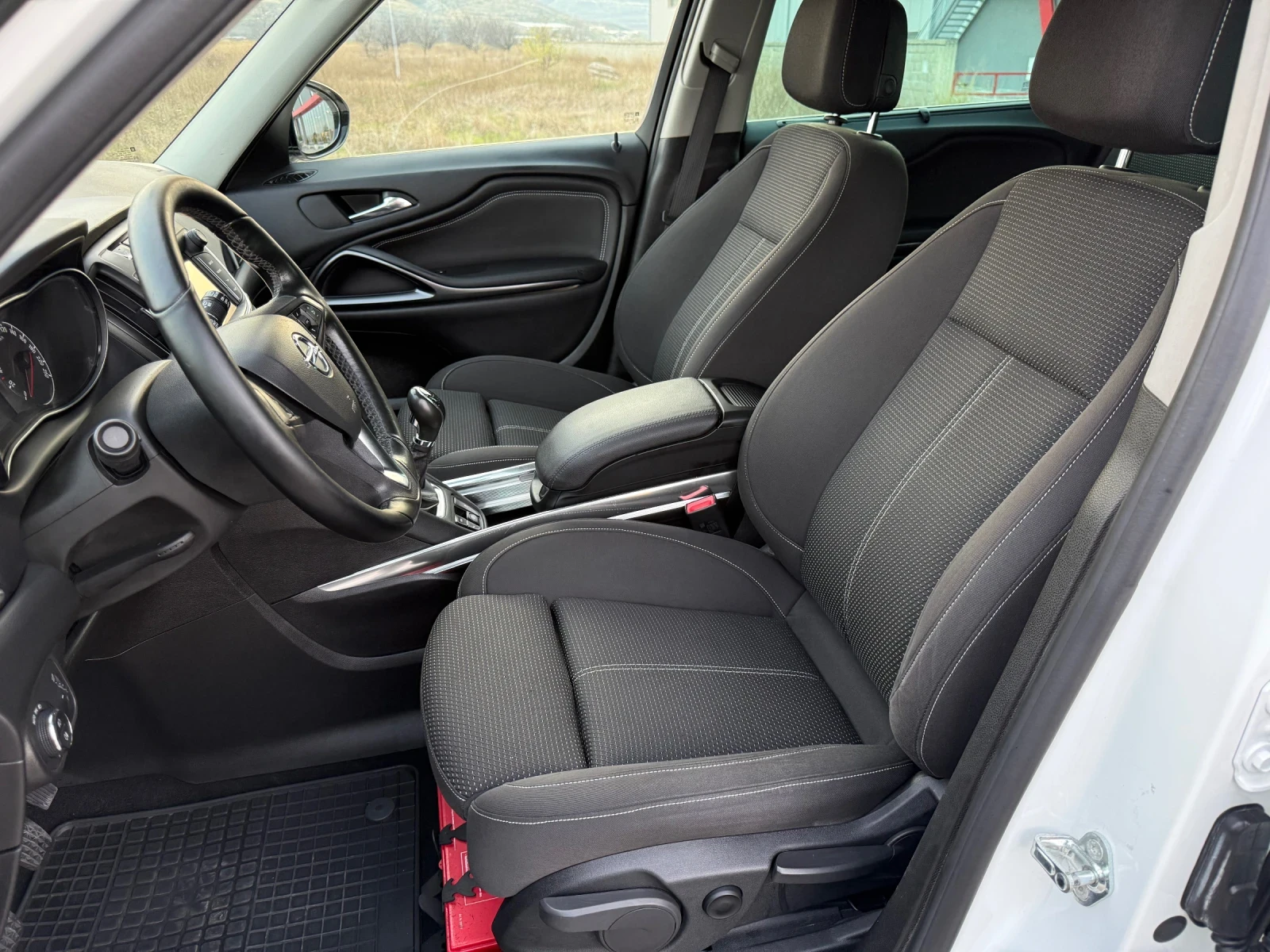 Opel Zafira Tourer 2.0CDTi / OPC LINE / 6+ 1 / NAVI / DISTRONI - изображение 9