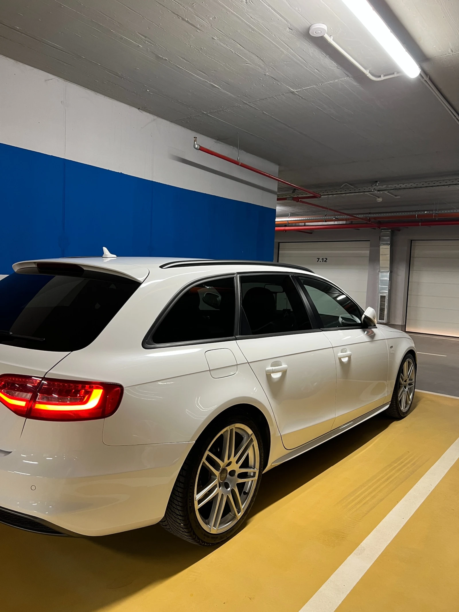 Audi A4 2.0 TDI, снимка 6 - Автомобили и джипове - 54034415