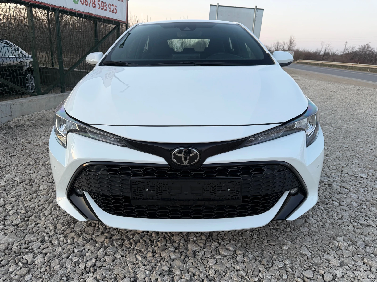 Toyota Corolla 1.2Ti 16v/116p.s-Facelift/Navi-Digital-41560km!!! | Mobile.bg � ����������� 3