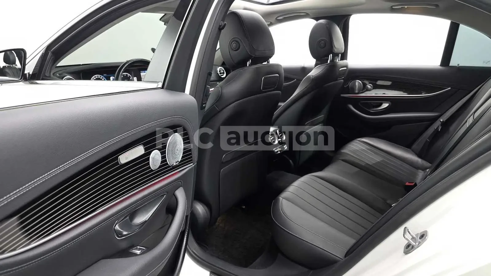 Mercedes-Benz E 450 Адаптивно окачване (ECS)* Адаптивен круиз контрол, снимка 12 - Автомобили и джипове - 54056633