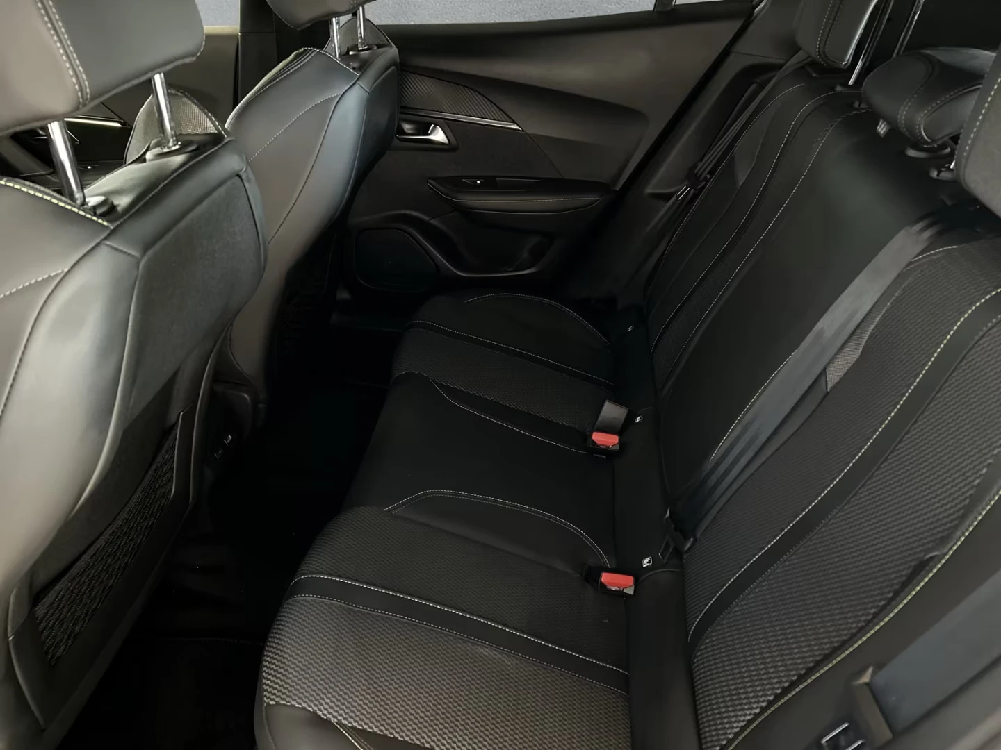 Peugeot 2008 GT/136HP/FACE/FULL-LED/360/NAVI/207h, снимка 10 - Автомобили и джипове - 54413612