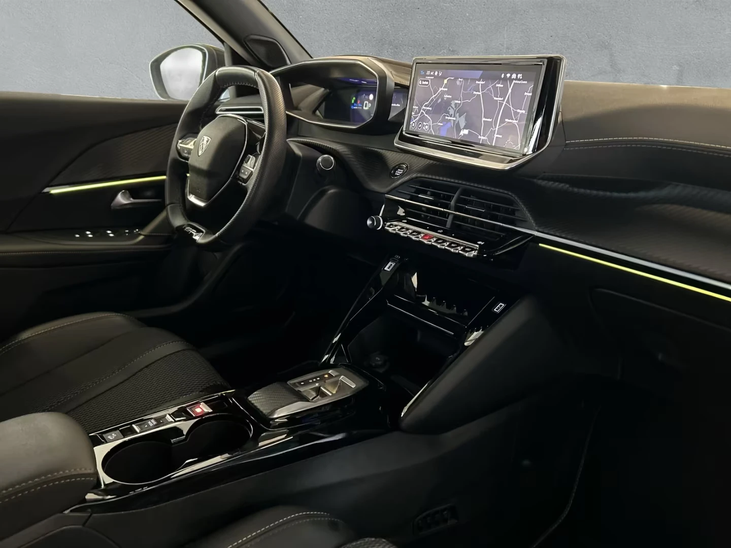 Peugeot 2008 GT/136HP/FACE/FULL-LED/360/NAVI/207h, снимка 9 - Автомобили и джипове - 54413612