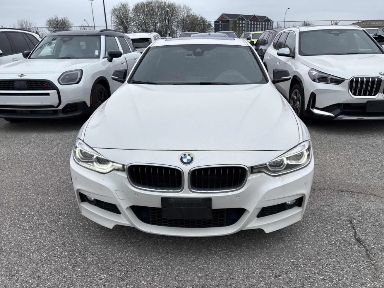 BMW 330  M Package | Камера | Шибедах | Digital | Подгрев , снимка 2 - Автомобили и джипове - 54453823