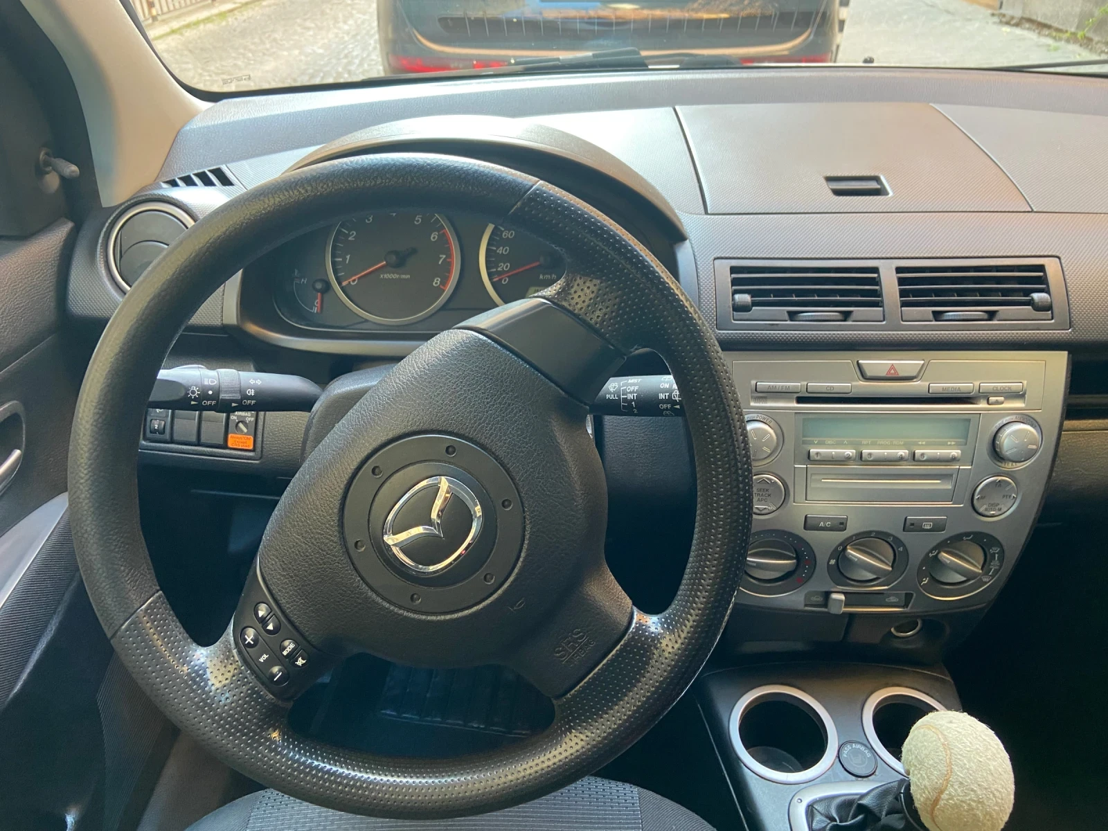 Mazda 2, снимка 10 - Автомобили и джипове - 54990644