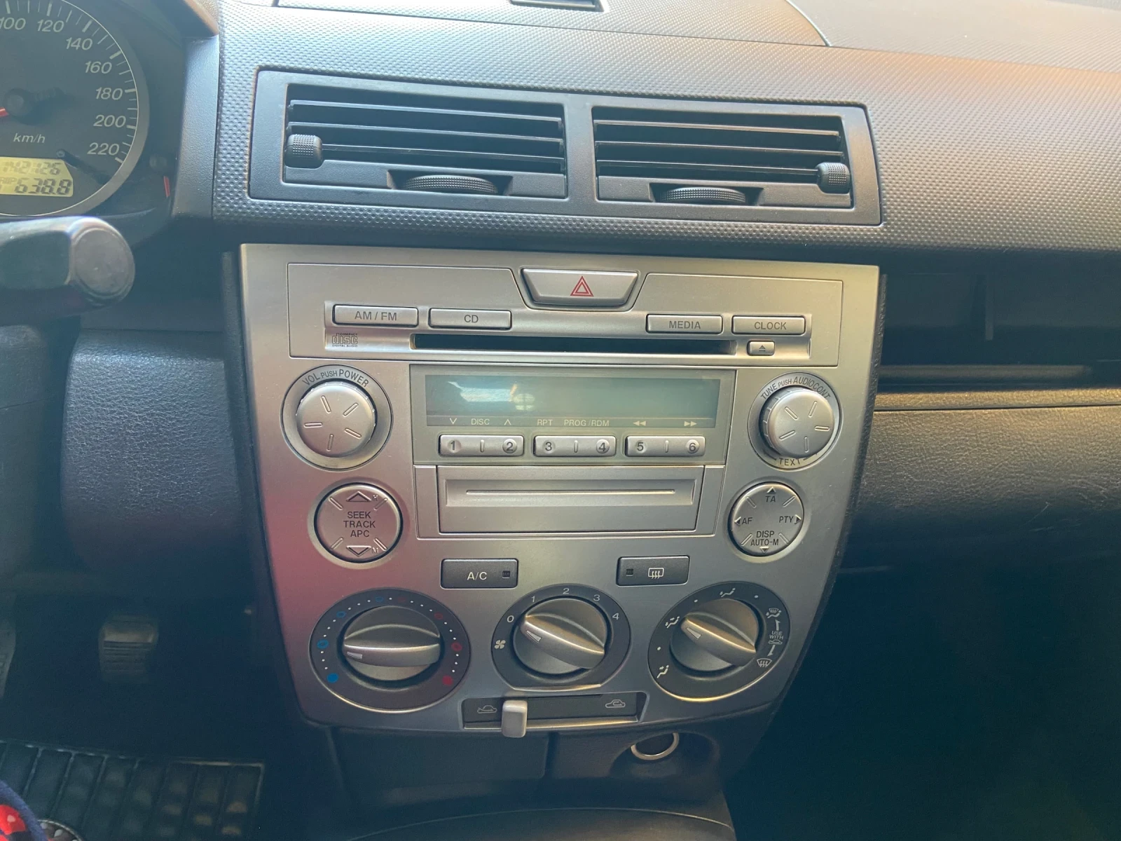 Mazda 2, снимка 8 - Автомобили и джипове - 54990644