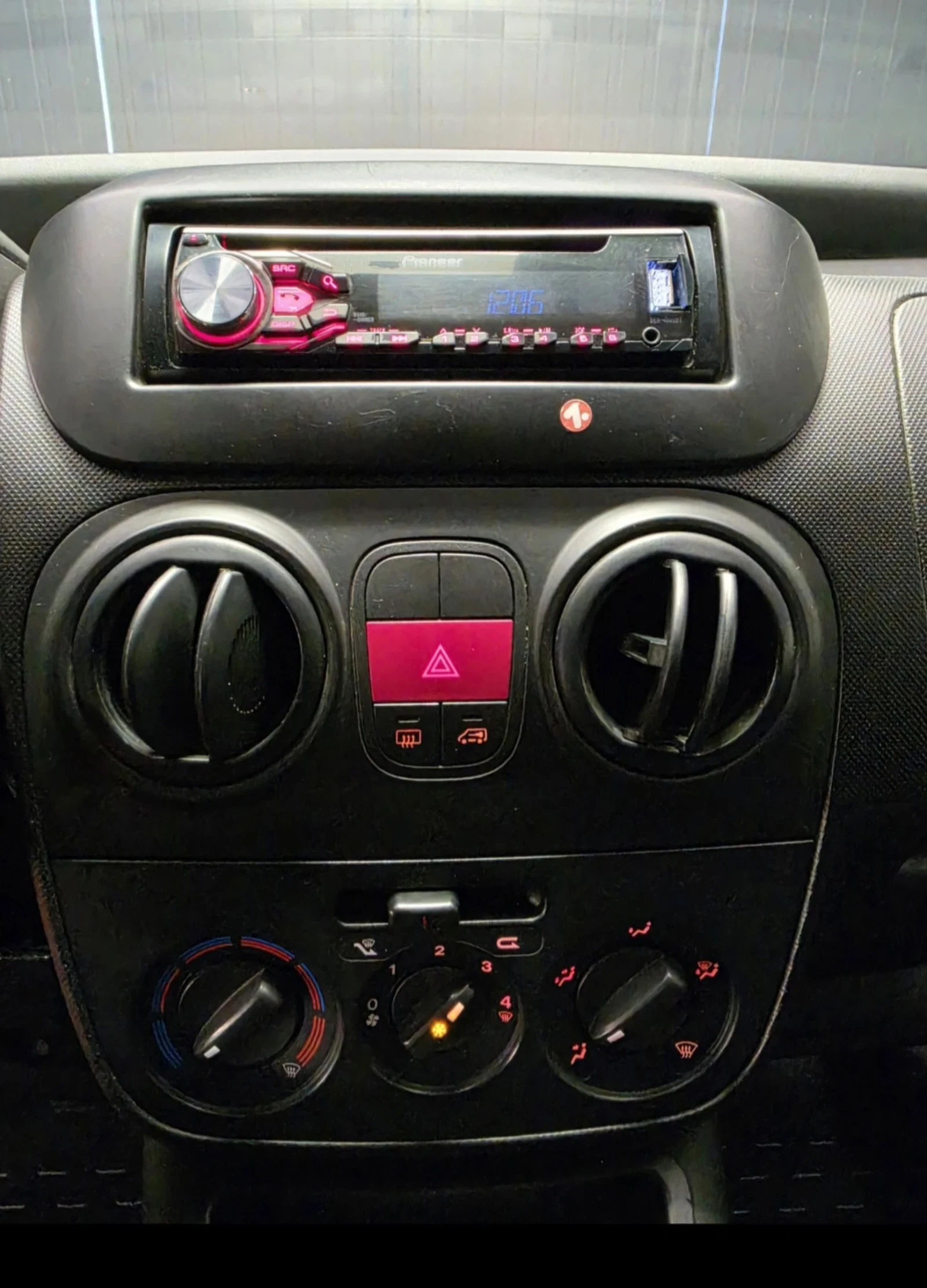 Citroen Nemo 1.3* 75кс* РЕГ* 124 400KM* КЛИМА* СЕРВИЗНА ИСТОРИЯ, снимка 9 - Автомобили и джипове - 55177519