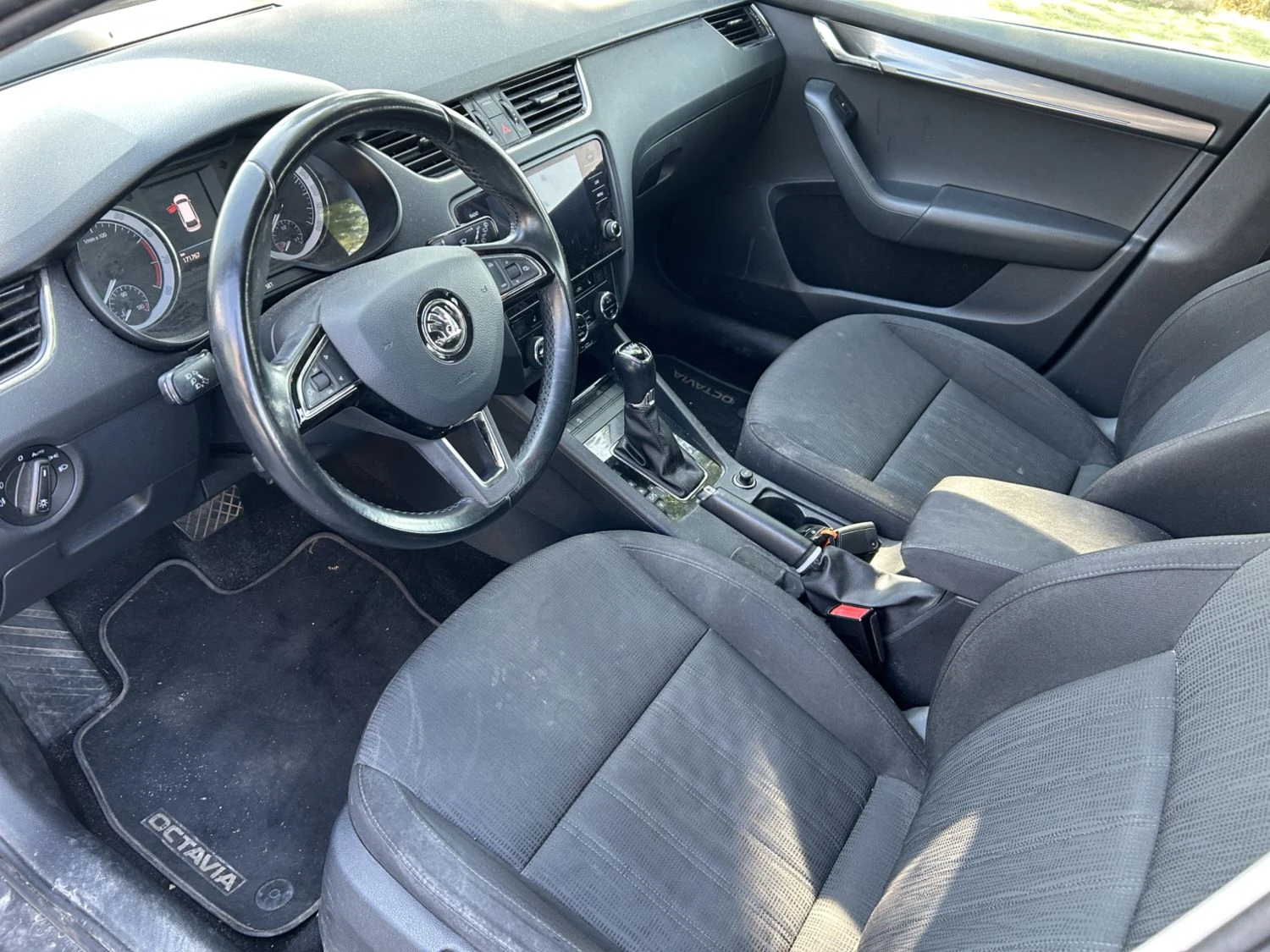 Skoda Octavia 2.0 бензин, снимка 9 - Автомобили и джипове - 55623863