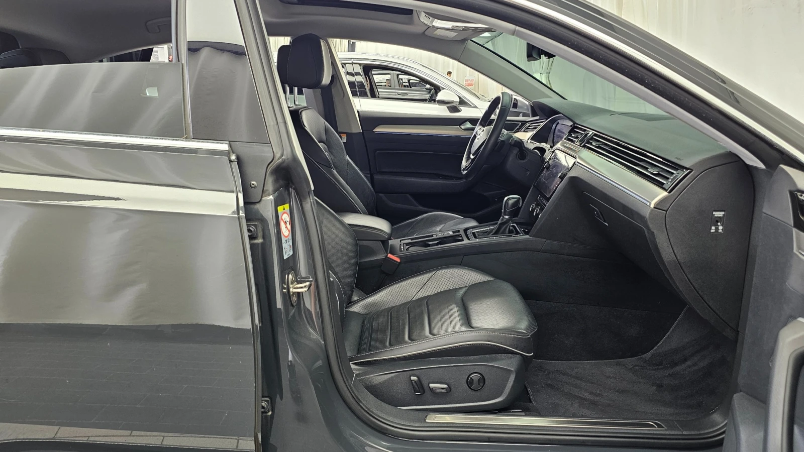 VW Arteon 2.0 TDI Premium | Адаптивен круиз | Обдухване| Мас, снимка 12 - Автомобили и джипове - 55663166
