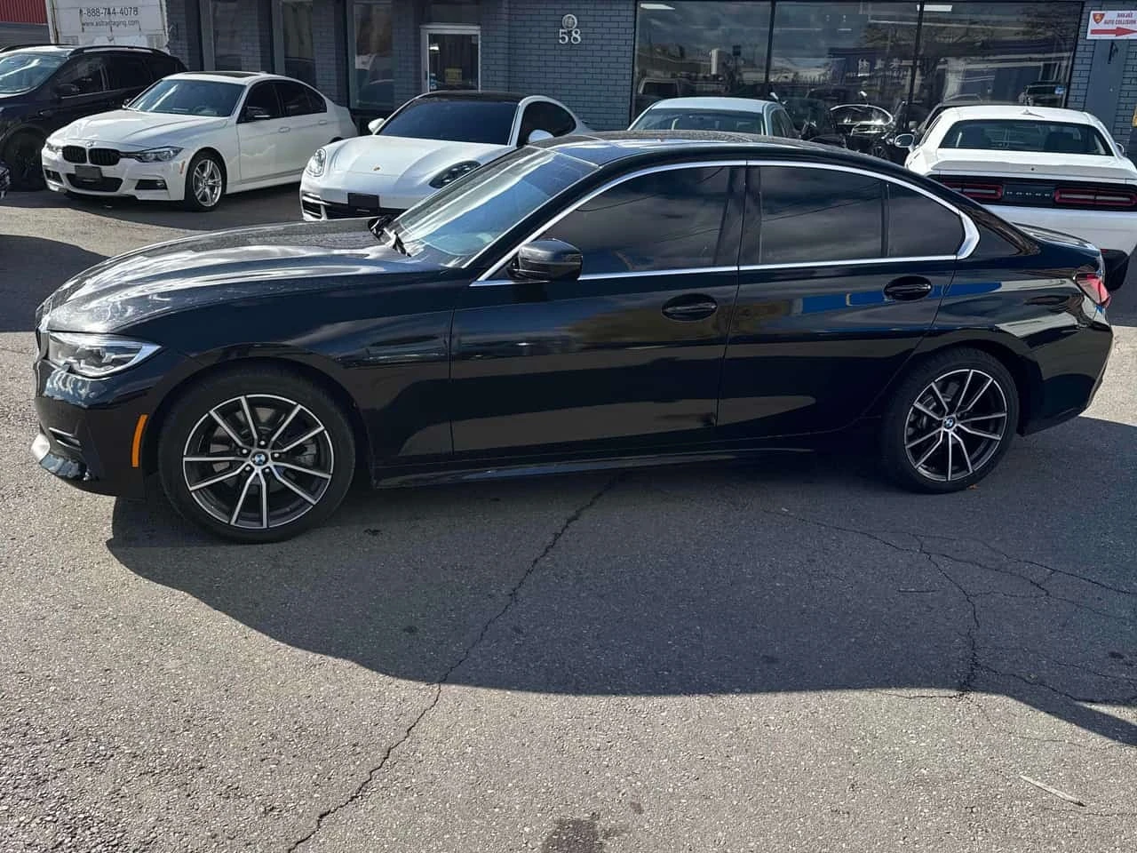 BMW 330 i xDrive | CARFAX | АВТОФИНАНСИРАНЕ, снимка 3 - Автомобили и джипове - 56742657